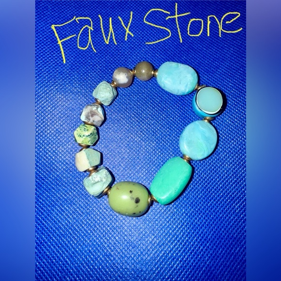 Faux Stone Turquoise and Green Beaded Bracelet - Picture 1 of 1